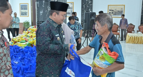 Pemkot Jambi Bagikan Sembako Sambut Imlek dan Ramadan